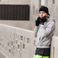 Porady na temat odpowiedniego doboru bielizny sportowej dla aktywnych mężczyzn w zimie