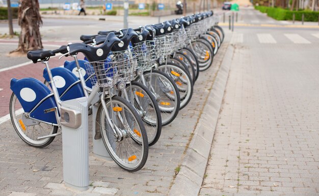 Jak wieszak na rower Simple Pro zmienia przestrzeń parkingową?